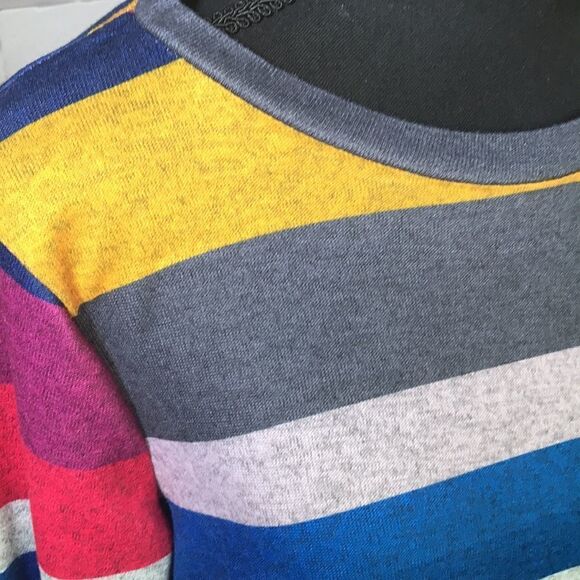 Crewneck Stripe Shirt w Knot Front, Medium - Picture 2 of 5